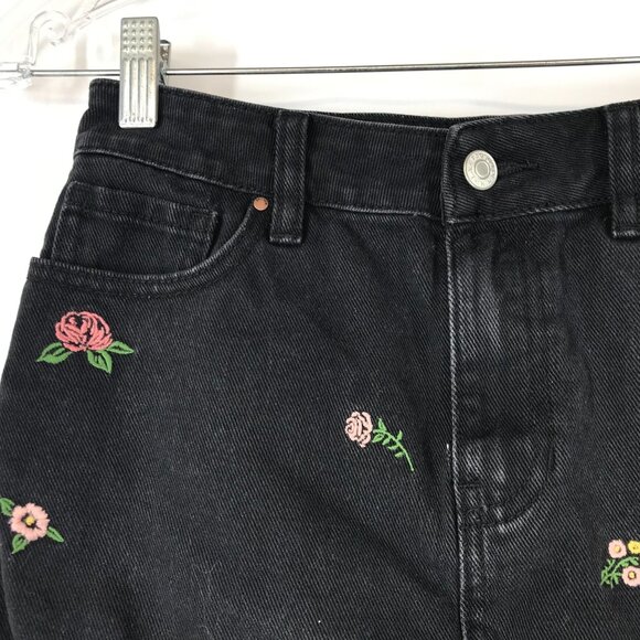 PAC SUN - WOMEN'S 26 - BLACK FLORAL DENIM SKIRT W/ FRAYED HEM - Picture 2 of 5